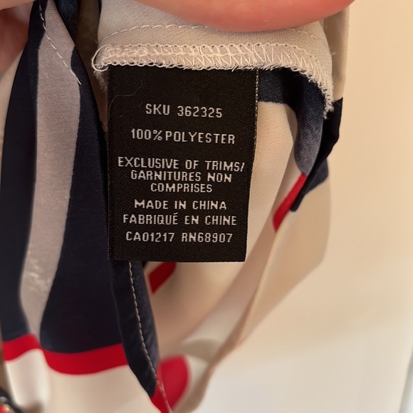 Le Chateau Sleeveless Geometric Top - Picture 4 of 6